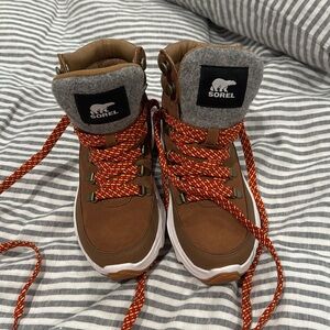 Brand new Sorel Kinetic Breakthru Conquest Suede boot, waterproof size 5.5